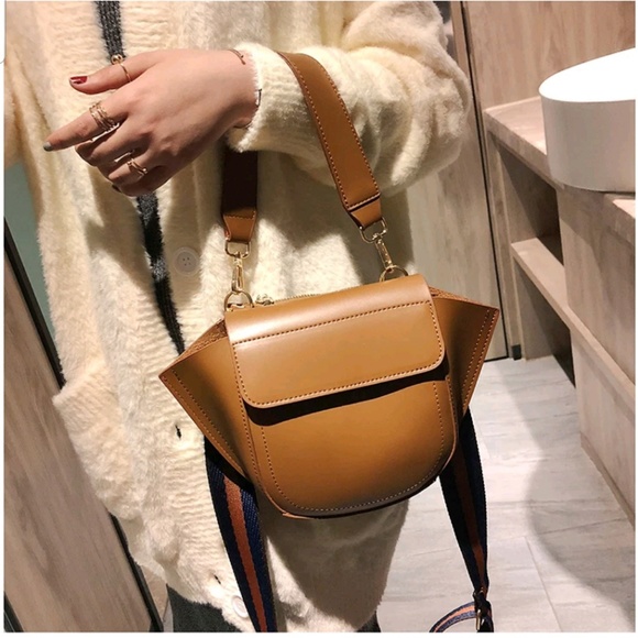 NEW REIMS Leather Shoulder Crossbody Wrist Purse - Picture 2 of 8